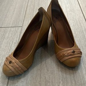 Like New Lucky Brand Tan Wedges